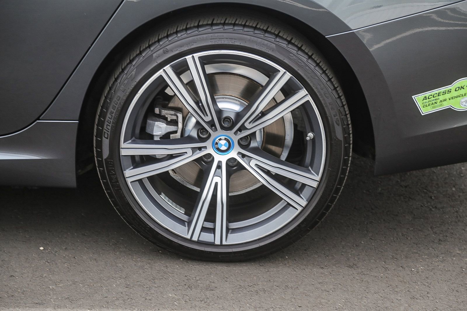 Used 2022 BMW 330e xDrive w/ M Sport Package image 10