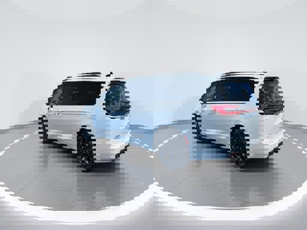 New 2026 Chrysler Pacifica Limited image 6