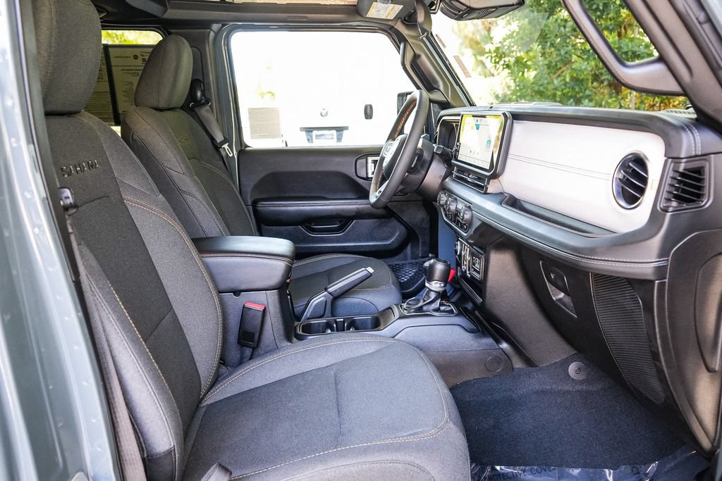 Used 2024 Jeep Wrangler Unlimited Sahara AWD/4WD image 15