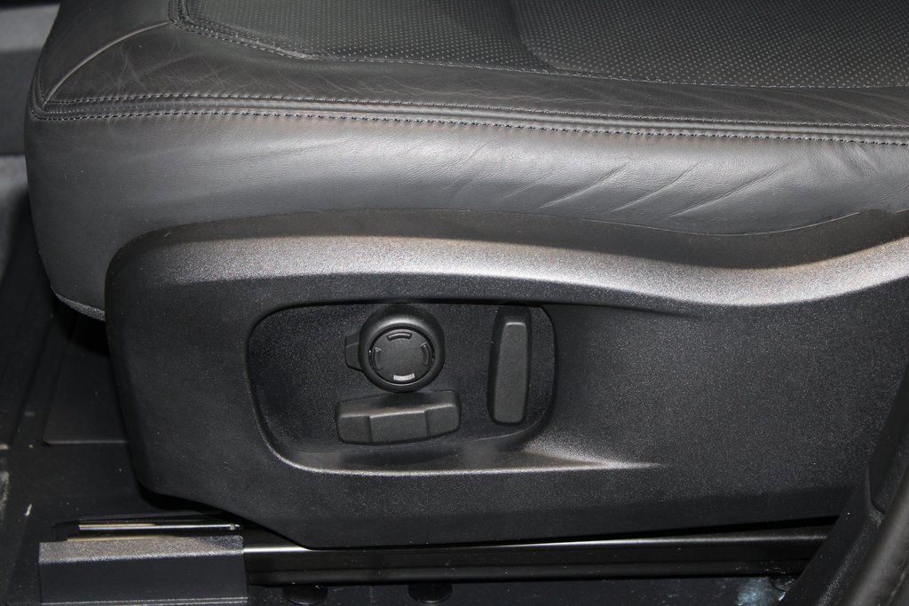 Used 2025 Land Rover Defender 110 X-Dynamic SE image 14