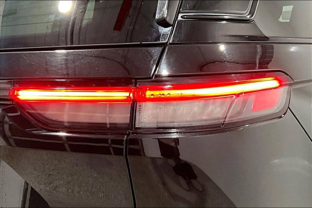 Used 2023 Jeep Grand Cherokee Limited w/ Luxury Tech Group II image 25