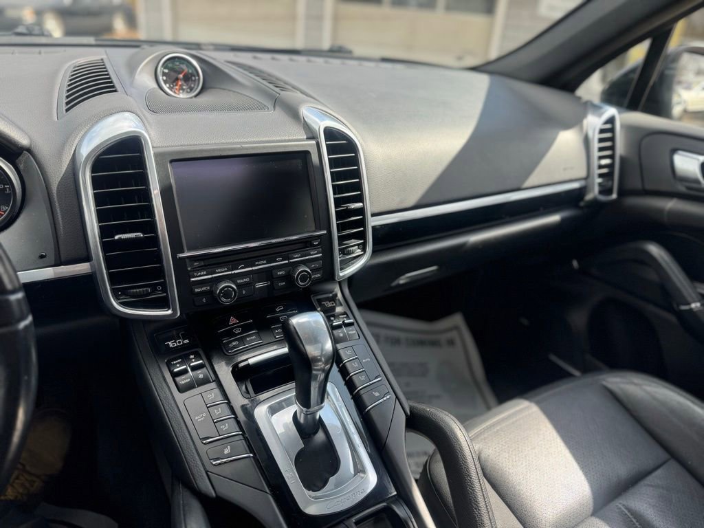 Used 2014 Porsche Cayenne Platinum Edition image 34