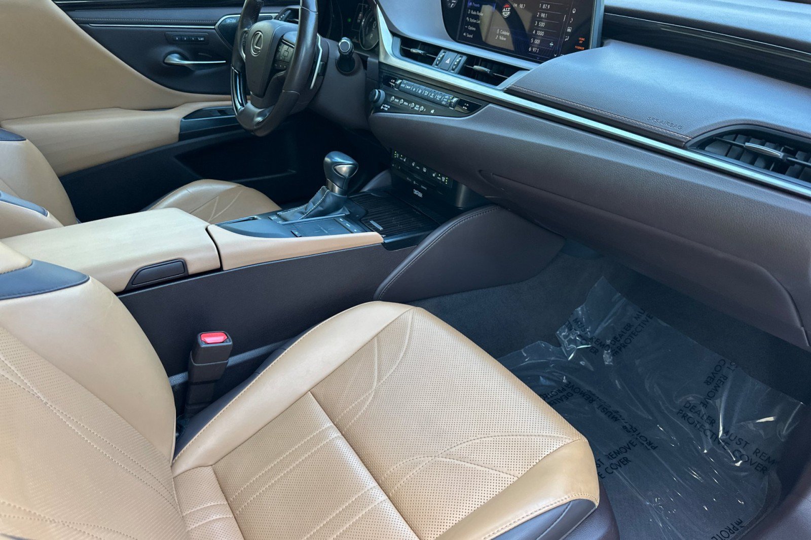 Used 2019 Lexus ES 300h Ultra Luxury w/ Accessory Package 2 FWD image 15