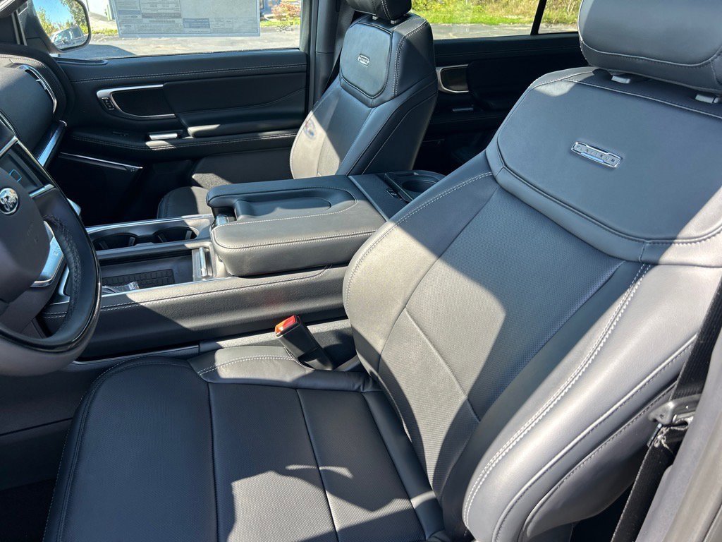 New 2025 Ford Expedition Max Platinum image 4