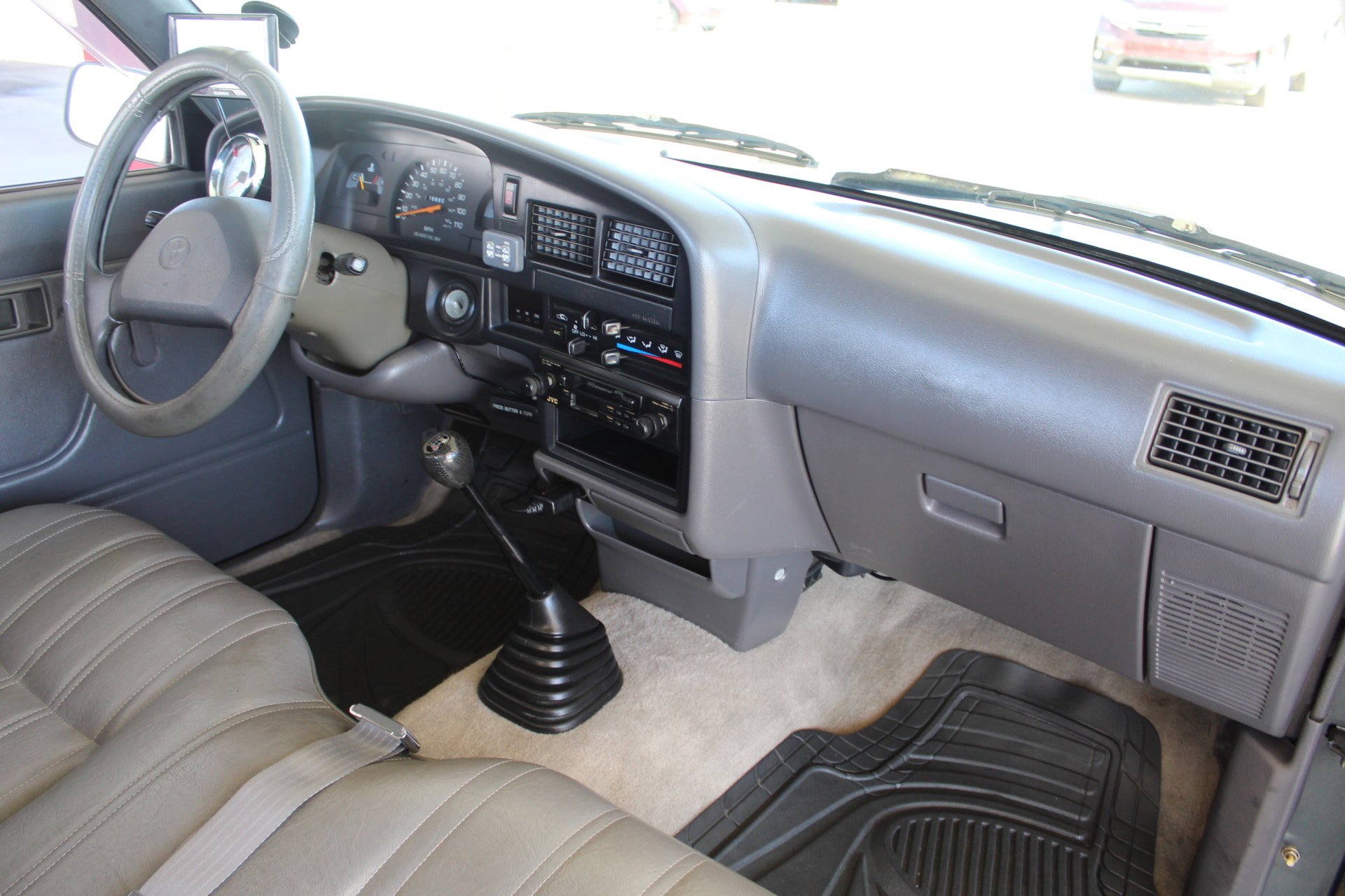 Used 1992 Toyota Pickup Deluxe RWD image 16