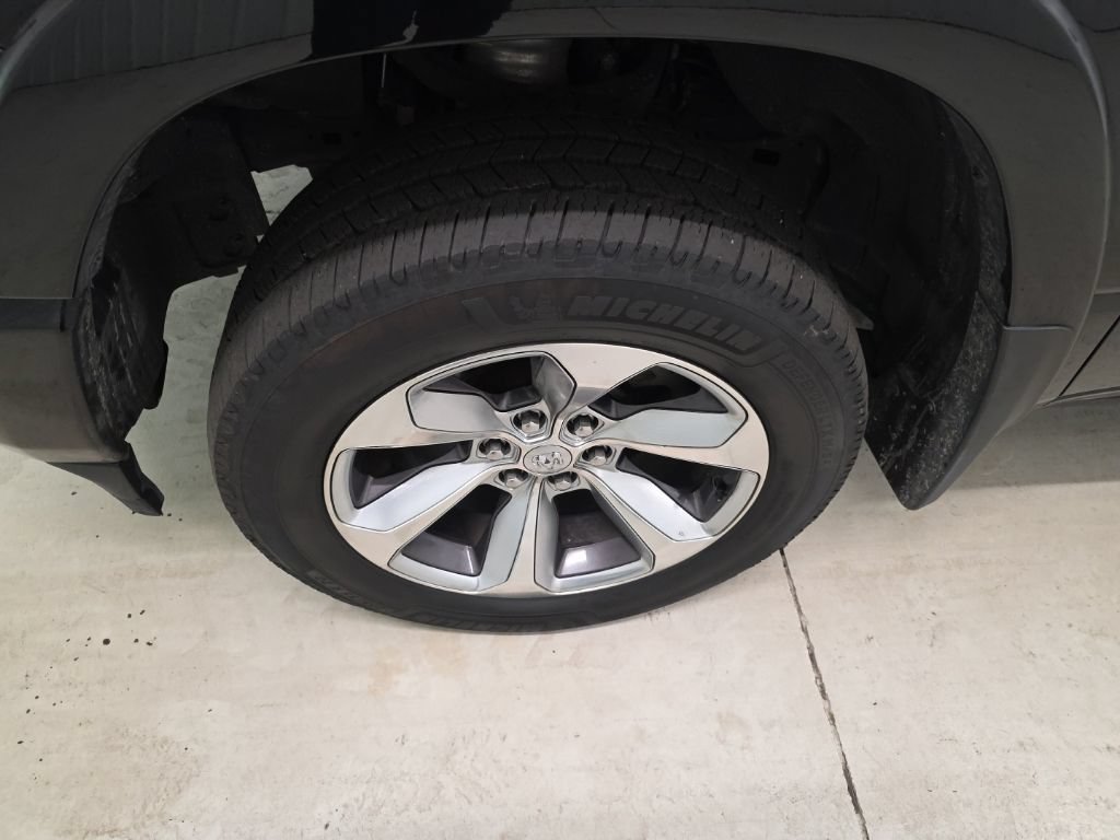 Used 2021 RAM 1500 Limited AWD/4WD image 2