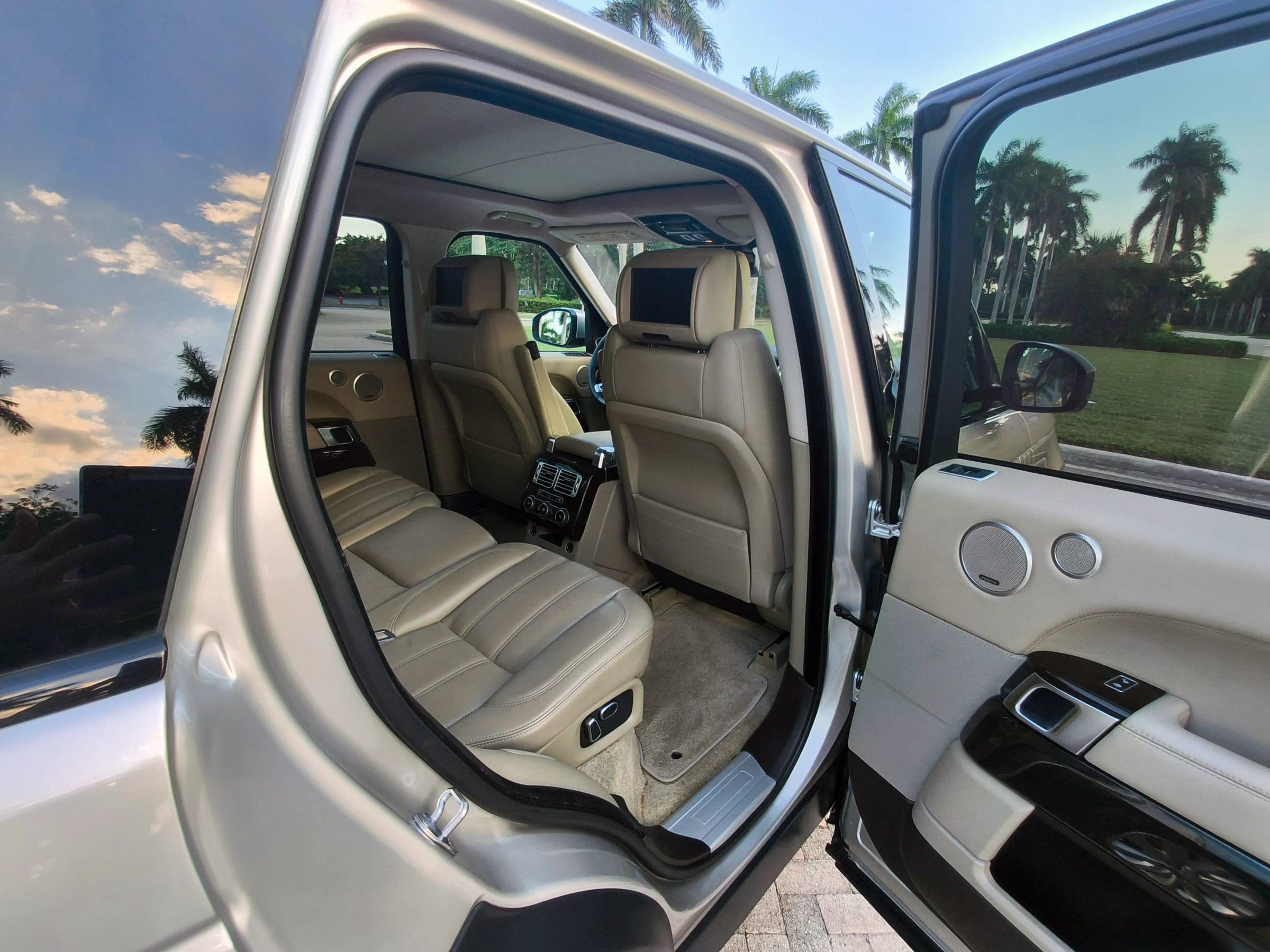 Used 2015 Land Rover Range Rover HSE image 35