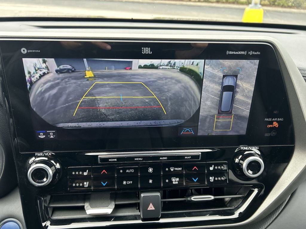 Used 2021 Toyota Highlander Limited image 24