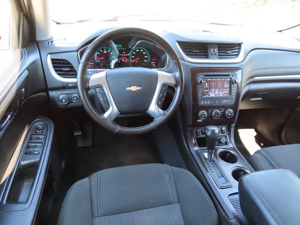 Used 2015 Chevrolet Traverse LT w/ Style and Technology Package FWD image 4