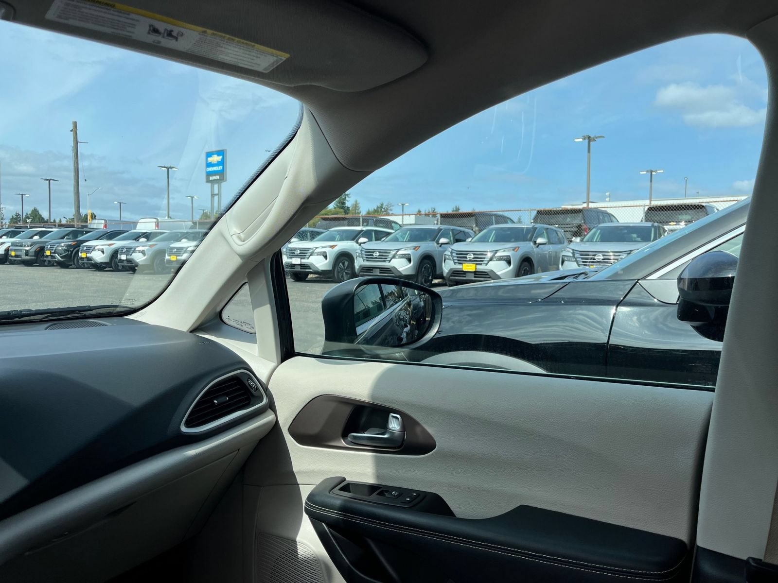 Used 2023 Chrysler Voyager LX FWD image 37