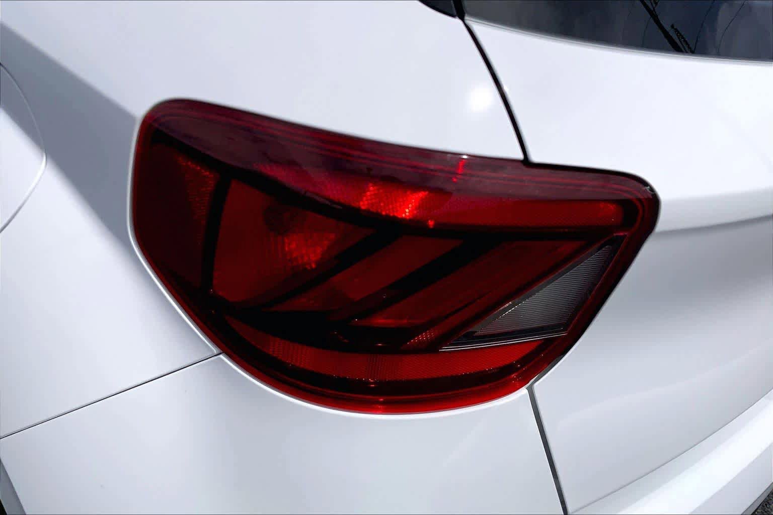 Used 2025 Hyundai Venue SEL FWD image 29