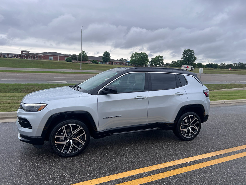 Certified 2025 Jeep Compass Limited w/ Elite Group AWD/4WD image 9