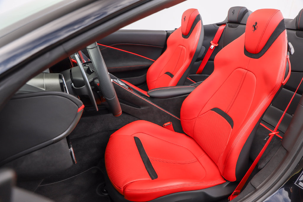 Certified 2025 Ferrari Roma Spider RWD image 10