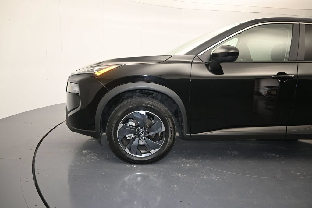 Used 2024 Nissan Rogue SV AWD/4WD image 9