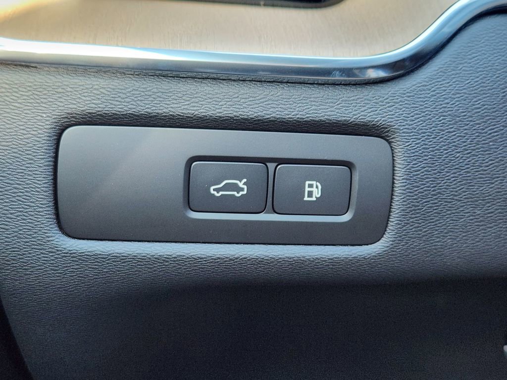 New 2026 Volvo XC60 T8 Plus w/ Protection Package Premier image 11