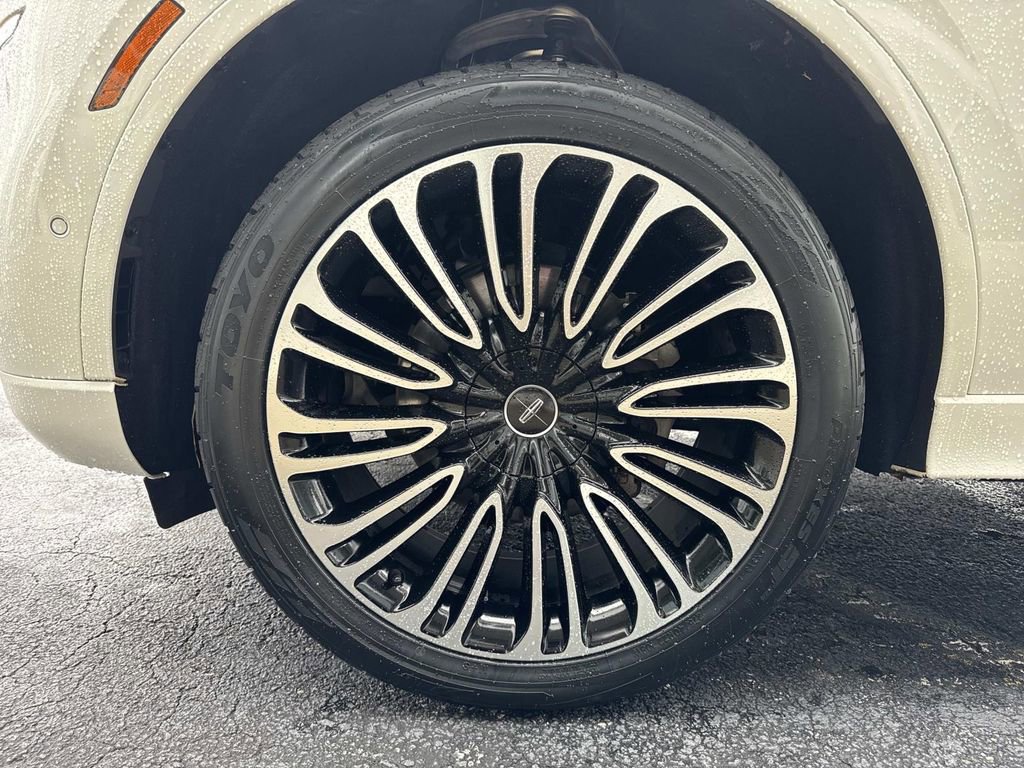 Used 2022 Lincoln Aviator Black Label w/ Dynamic Handling Package image 11