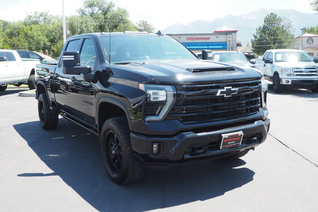 Used 2024 Chevrolet Silverado 3500 LTZ w/ LTZ Plus Package AWD/4WD image 3