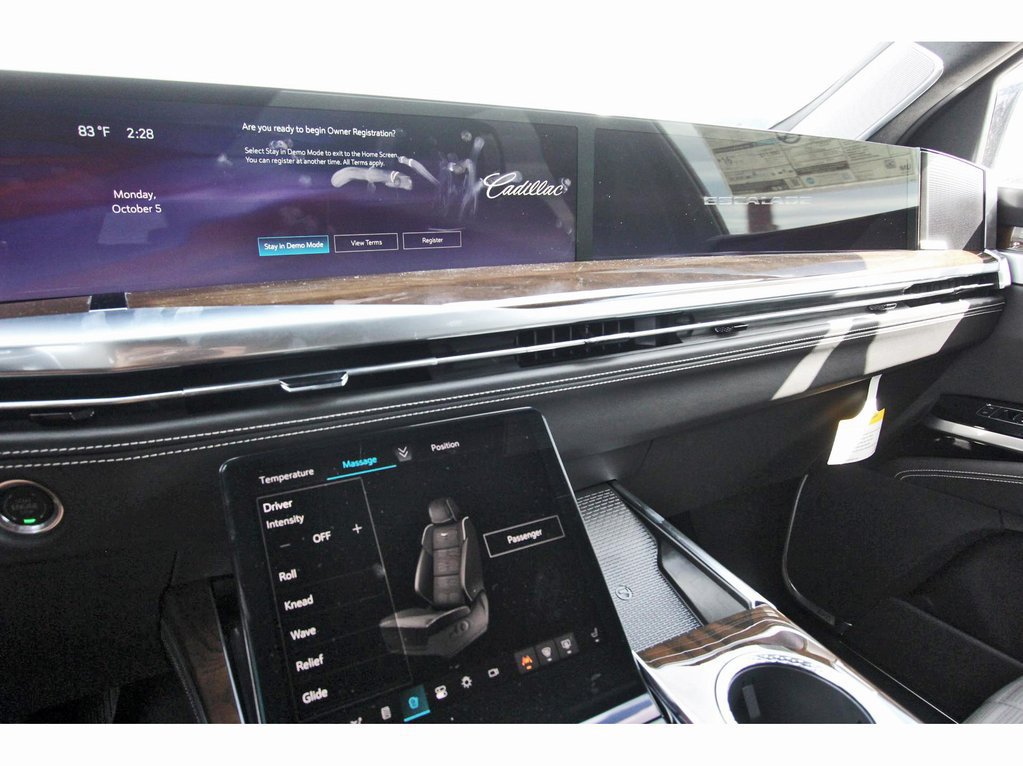New 2026 Cadillac Escalade ESV Platinum Sport w/ LPO, ONYX Package AWD/4WD image 17