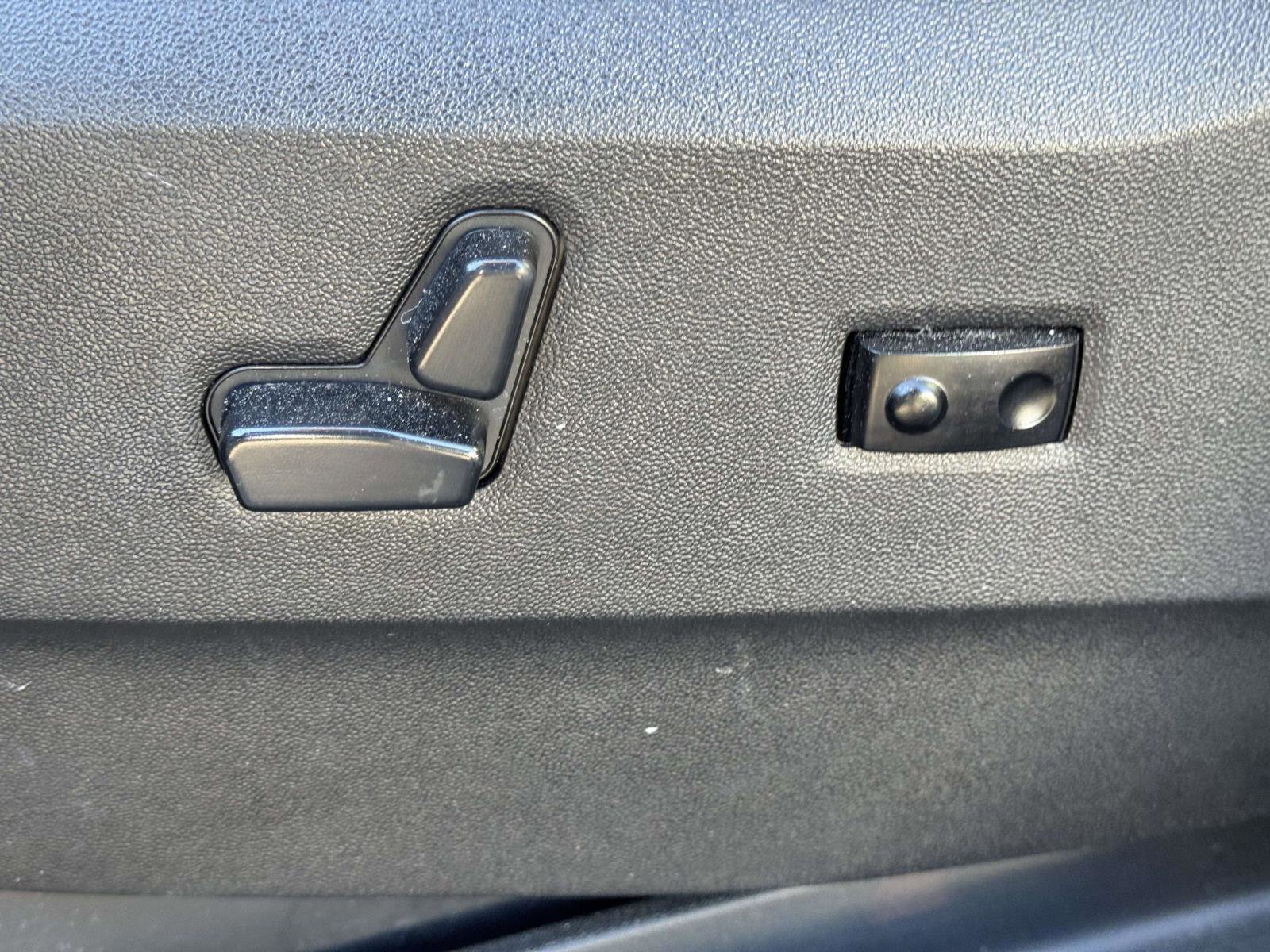 Used 2019 Dodge Grand Caravan SXT image 17