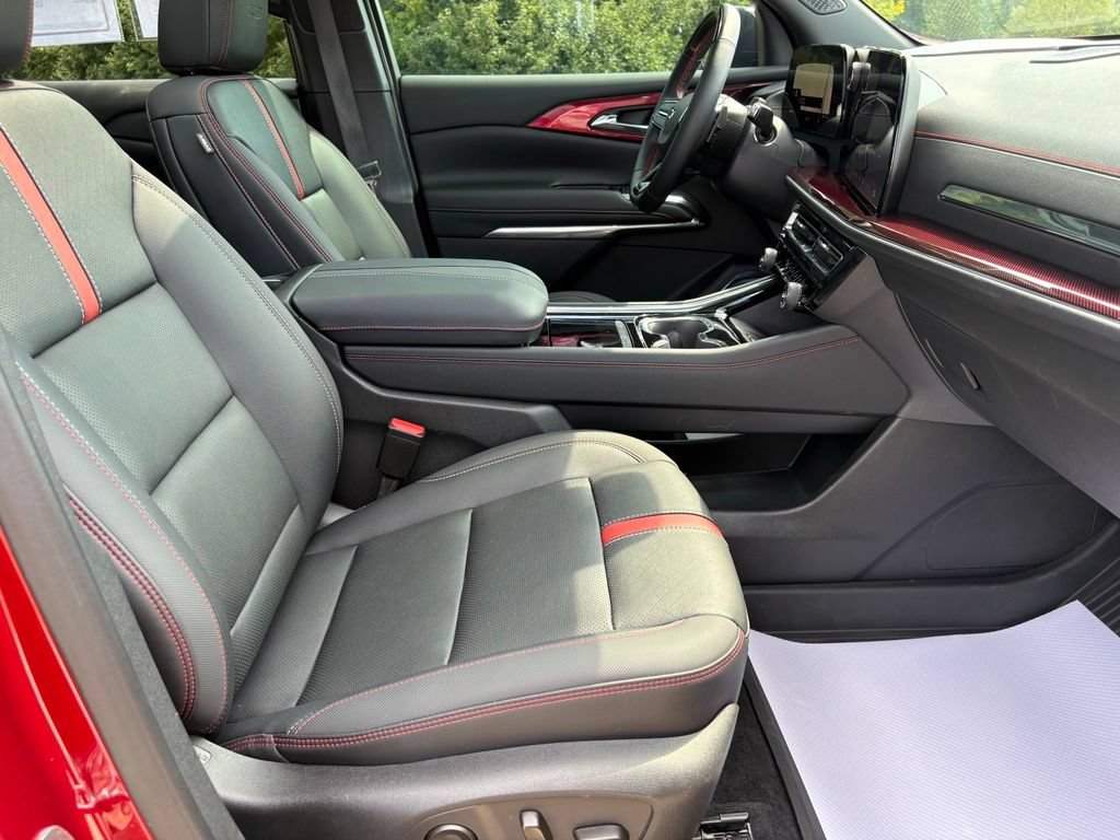 Used 2025 Chevrolet Traverse RS w/ LPO, Floor Liner Package FWD image 42