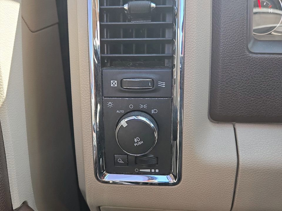 Used 2013 RAM 1500 Laramie w/ Convenience Group image 19