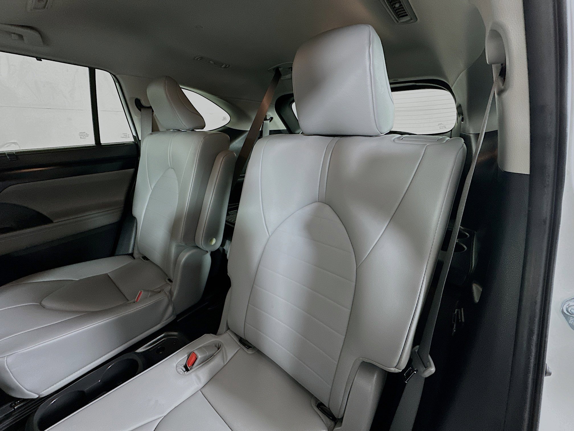 Used 2023 Toyota Highlander XLE image 24