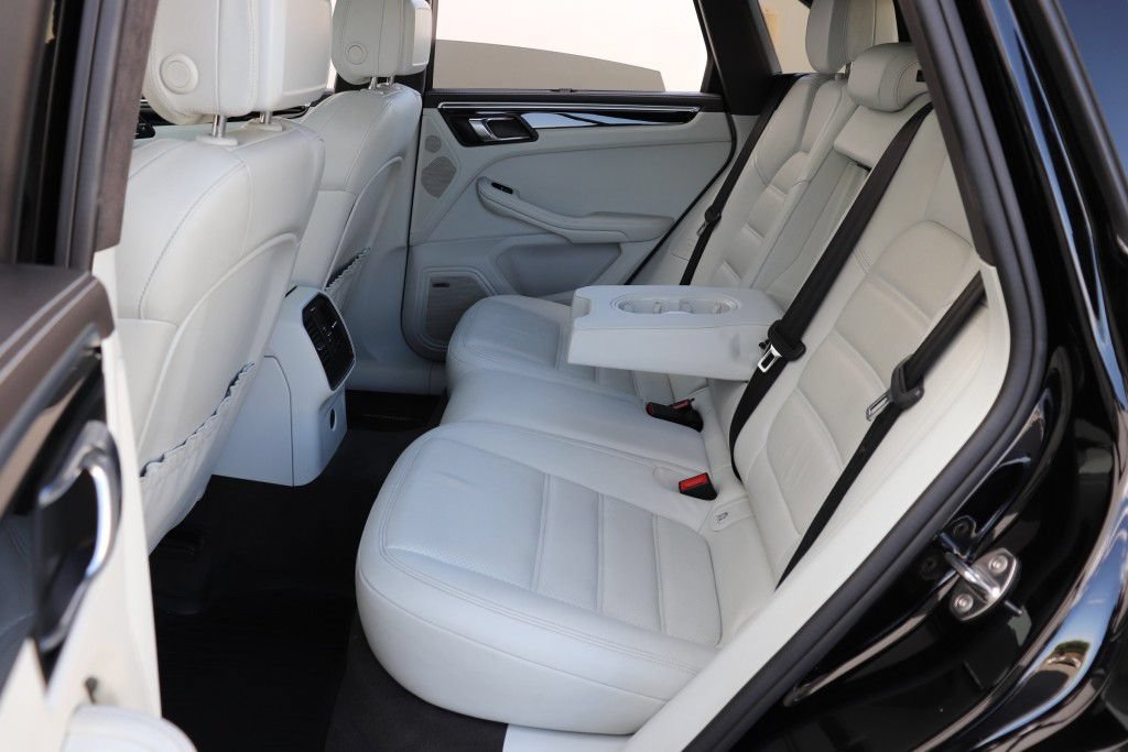 Used 2018 Porsche Macan Turbo AWD/4WD image 19