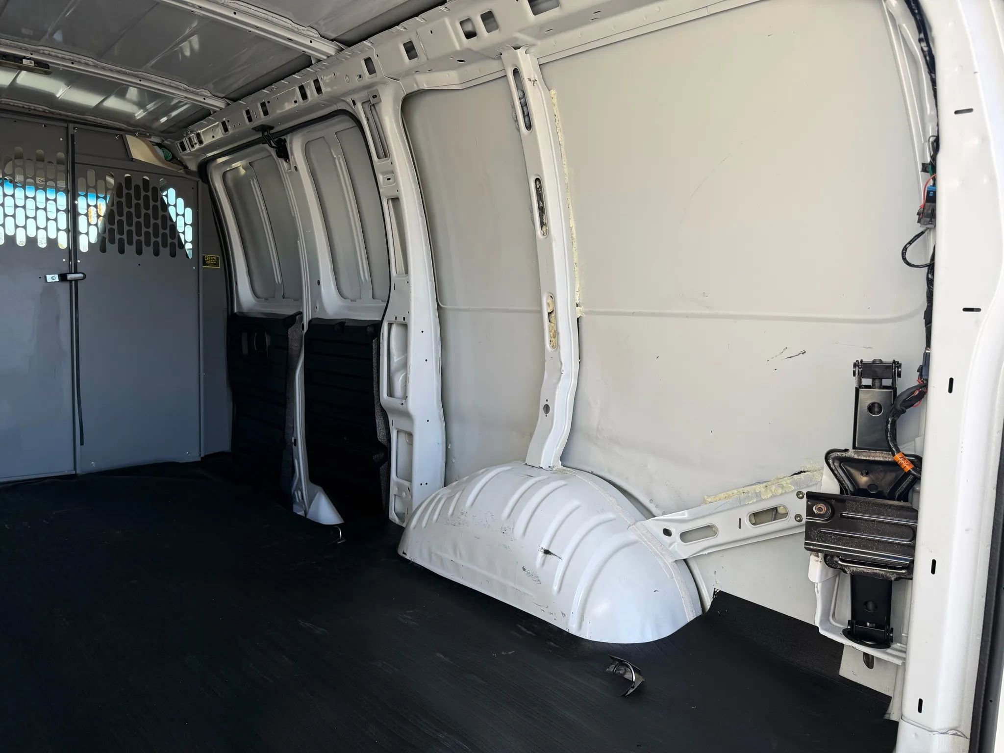 Used 2022 GMC Savana 2500 w/ Communications Package image 14