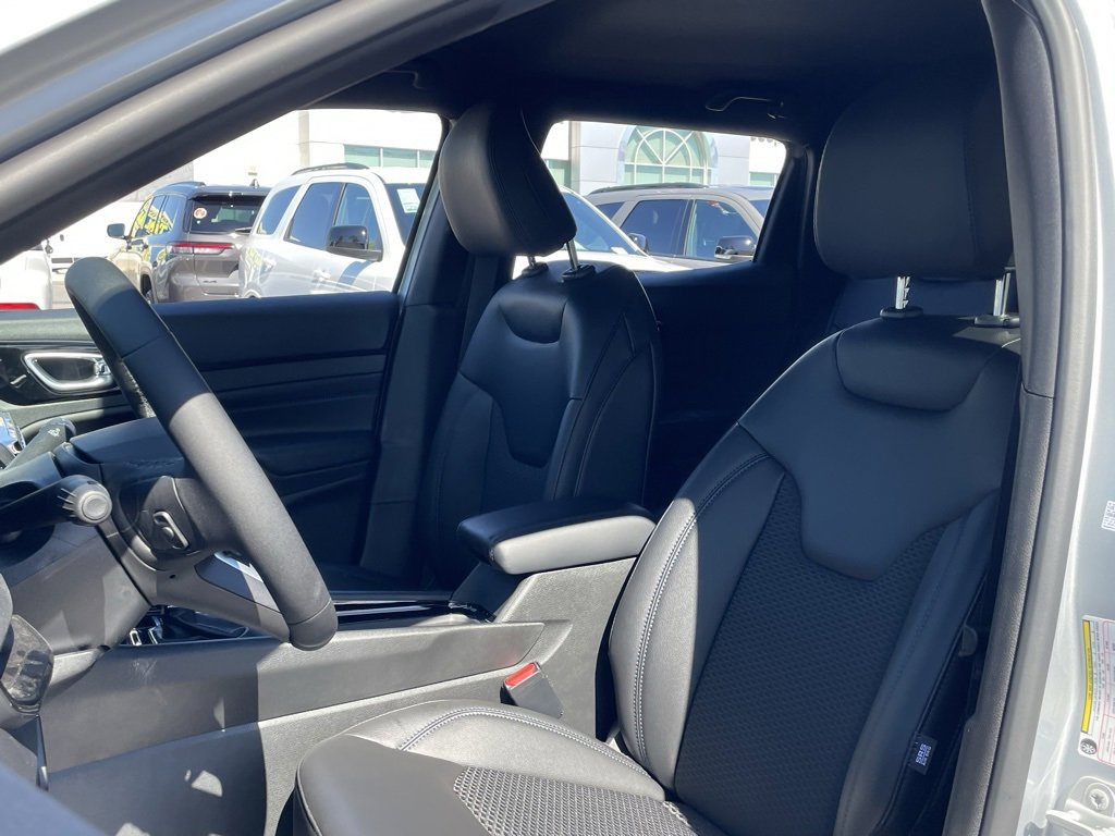 New 2026 Jeep Compass Latitude image 16