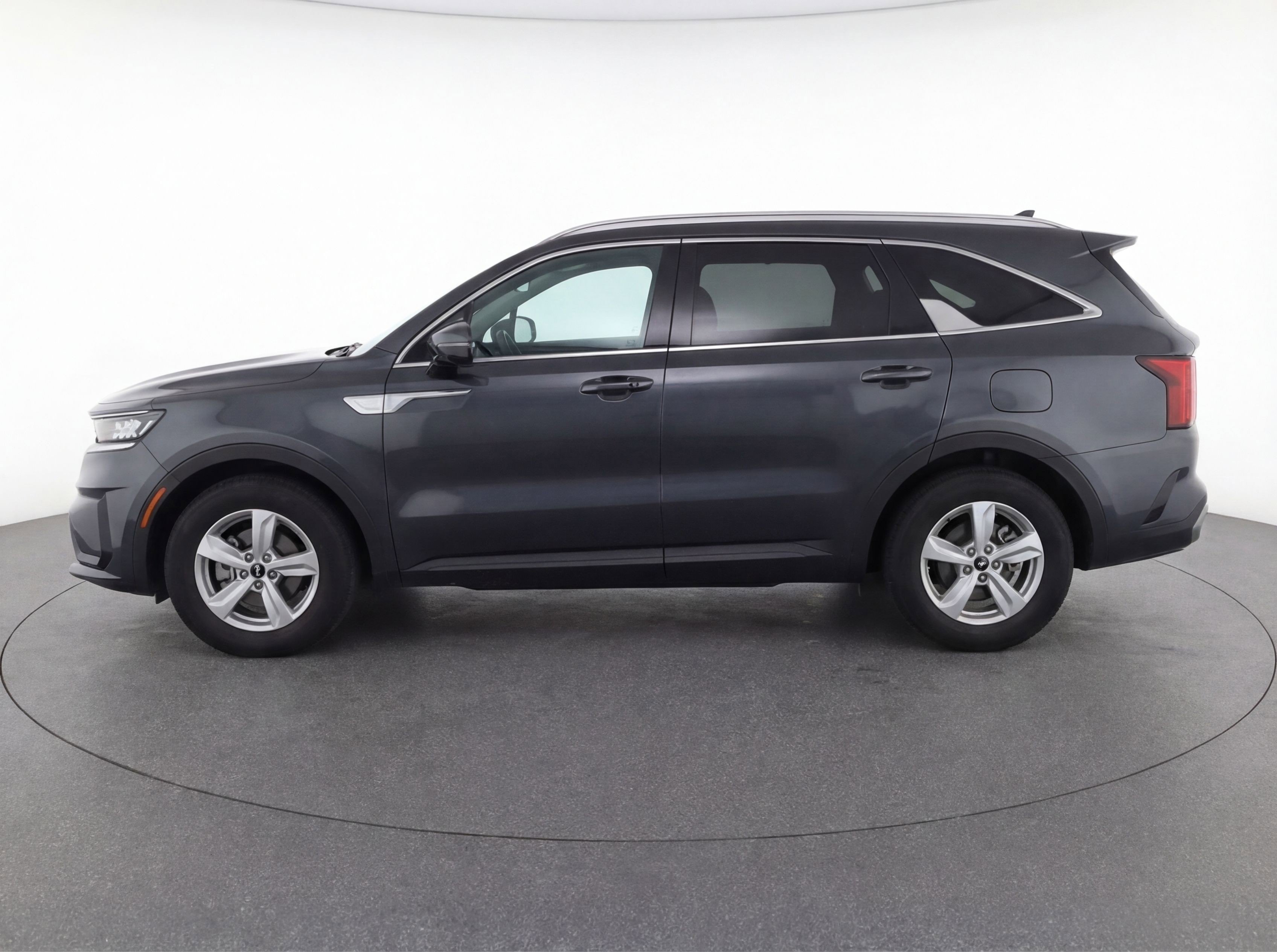 Used 2023 Kia Sorento LX image 5