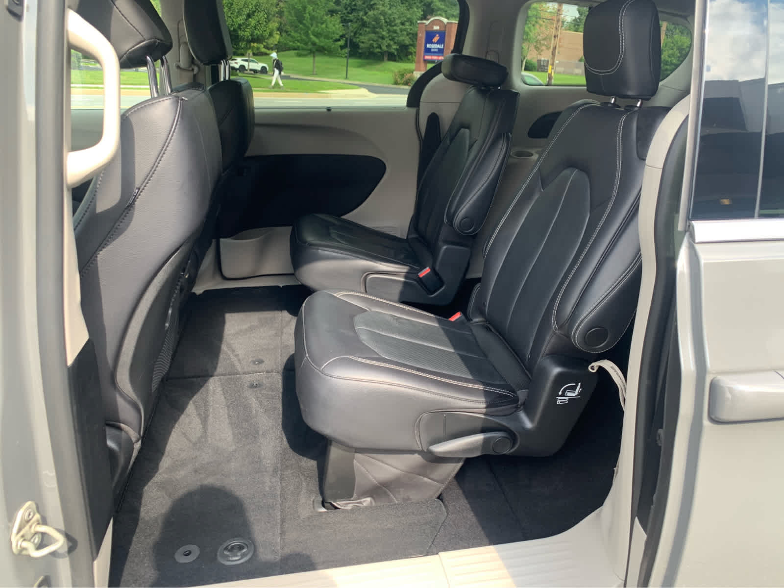 Used 2022 Chrysler Pacifica Touring-L FWD image 23