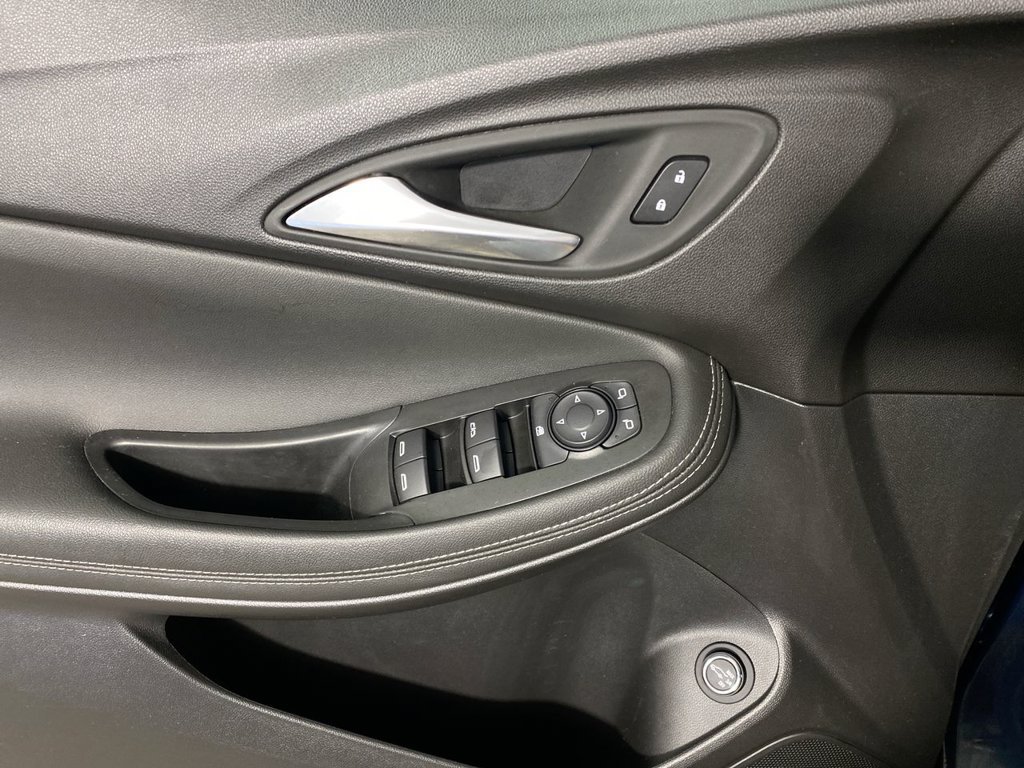 Certified 2024 Buick Encore GX Preferred FWD image 13
