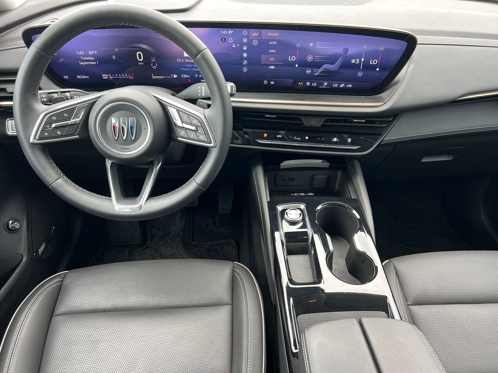 Used 2024 Buick Envision Avenir AWD/4WD image 3