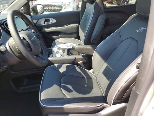 New 2026 Chrysler Pacifica Limited w/ S Appearance Package image 16