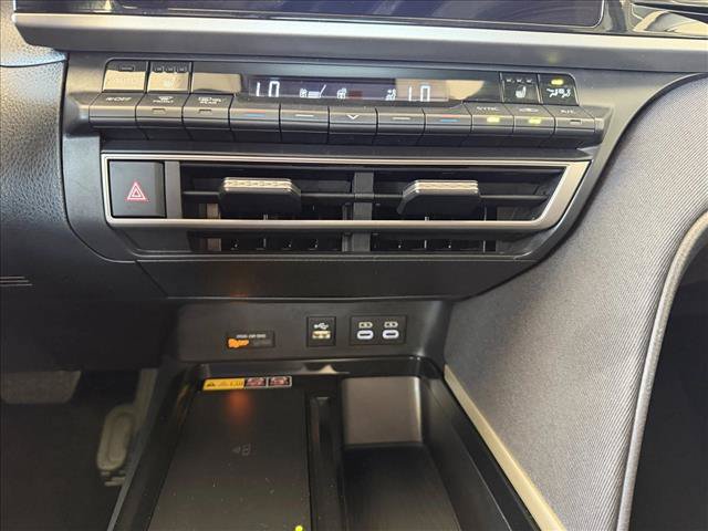 Used 2025 Toyota Camry LE w/ Convenience Package AWD/4WD image 19