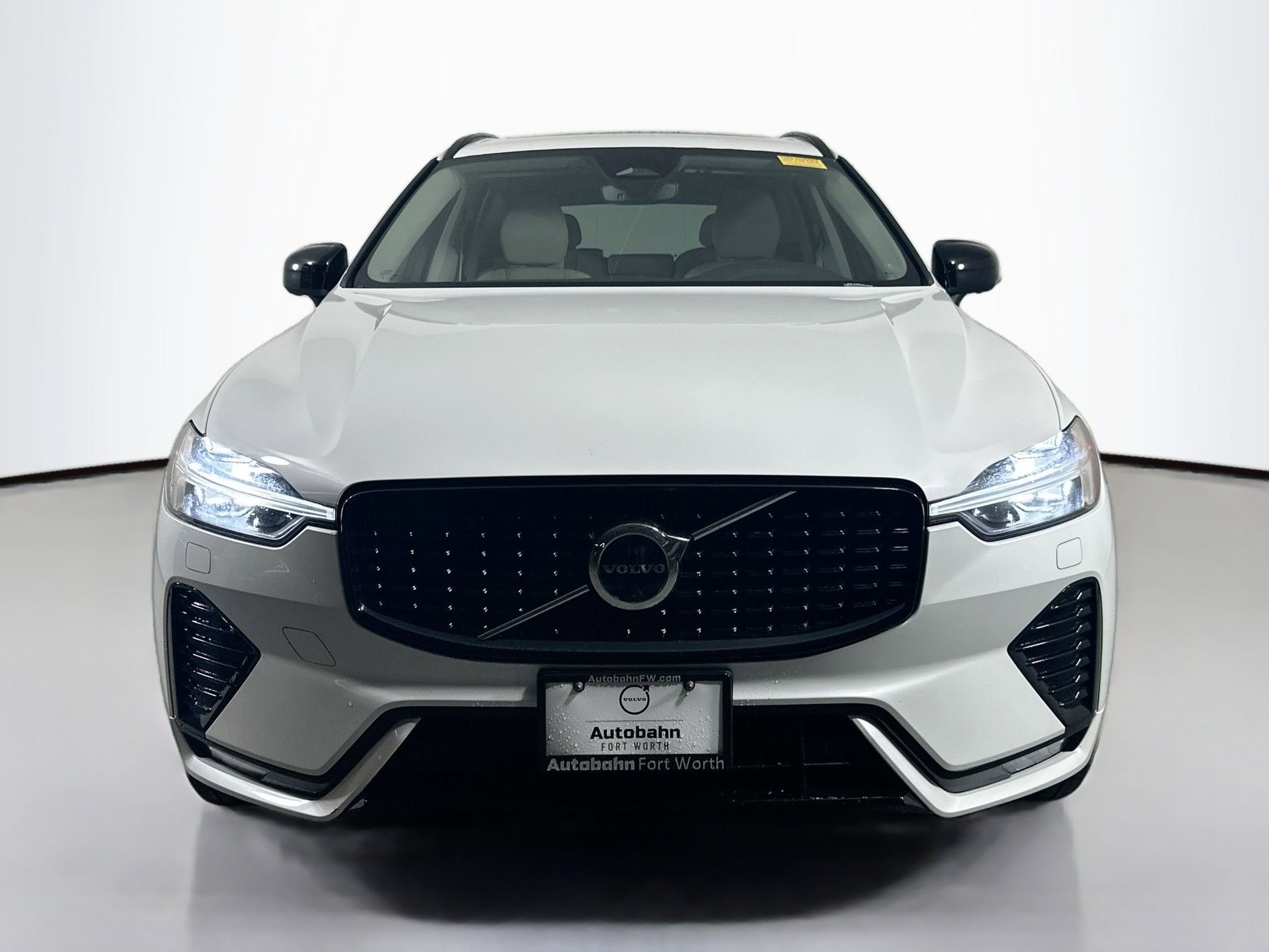 Used 2023 Volvo XC60 B5 Plus w/ Climate Package image 2