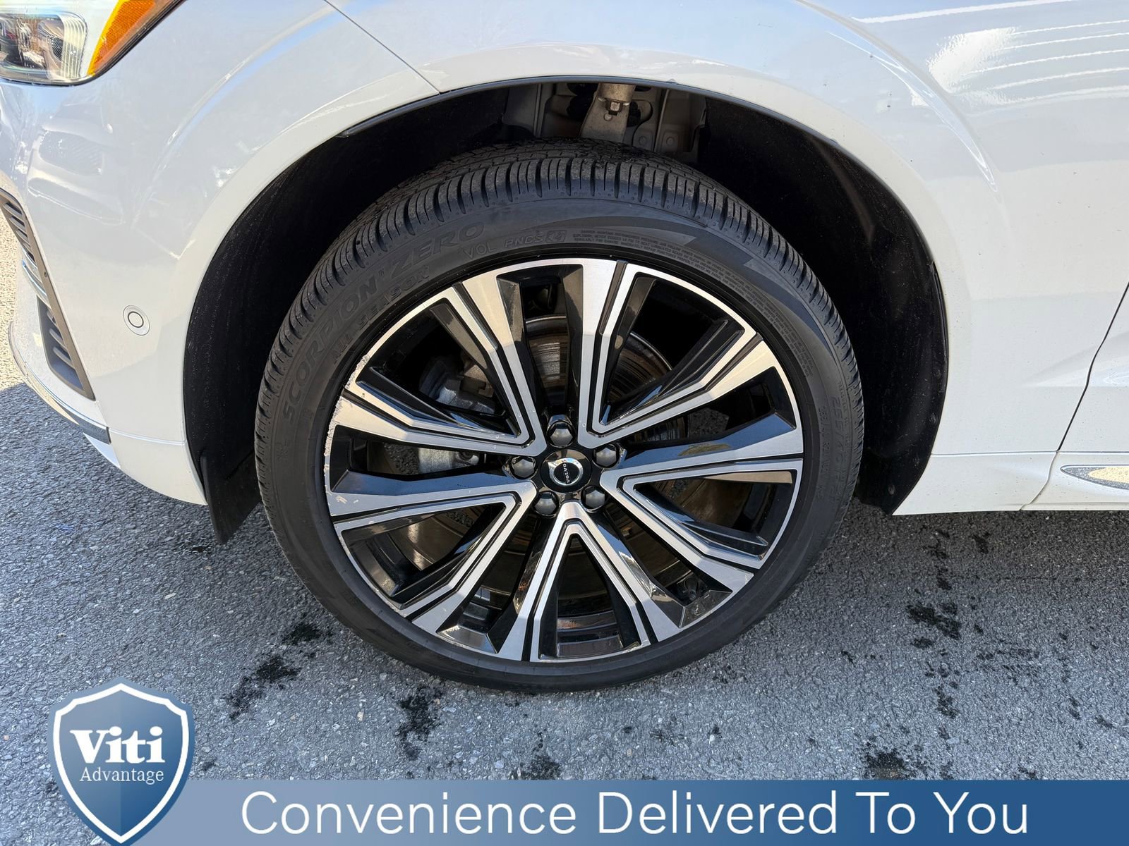 Certified 2023 Volvo XC60 B5 Ultimate w/ Climate Package image 12