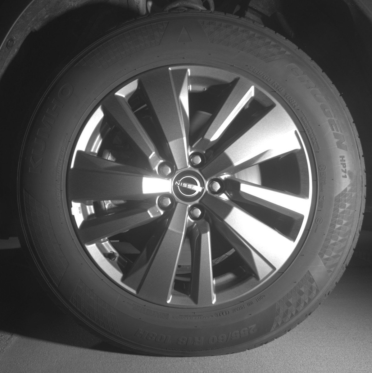 Used 2025 Nissan Pathfinder SV FWD image 12