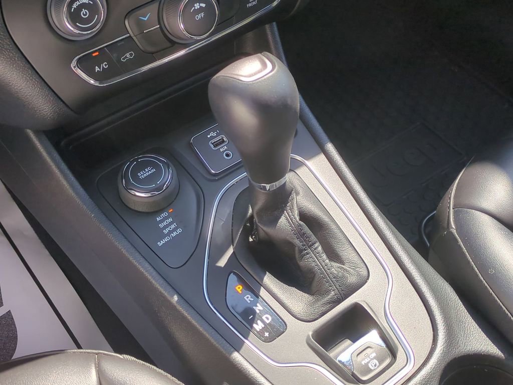Used 2022 Jeep Cherokee Latitude w/ Sun & Sound Group image 21