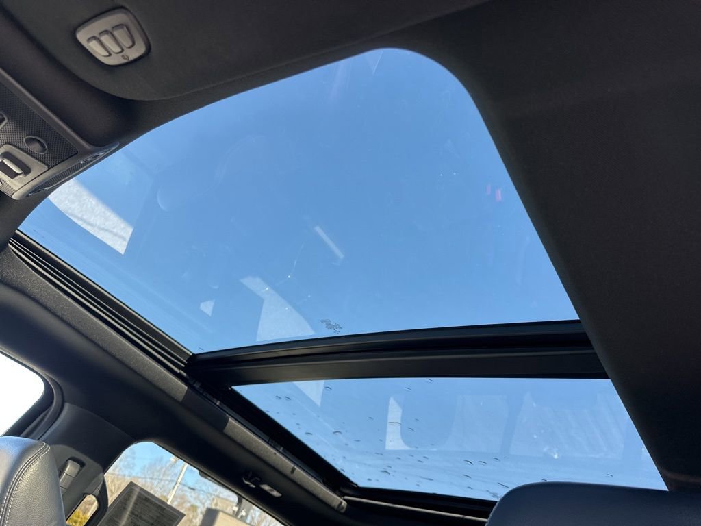 Used 2022 Ford F250 Lariat w/ Black Appearance Package image 12