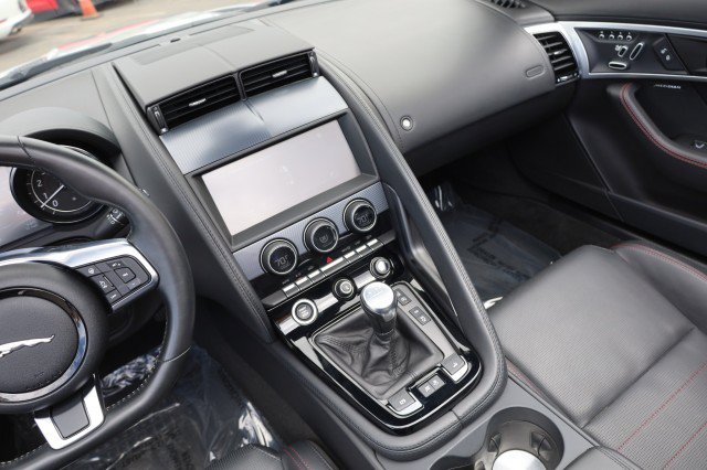 Used 2019 Jaguar F-TYPE R-Dynamic RWD image 27