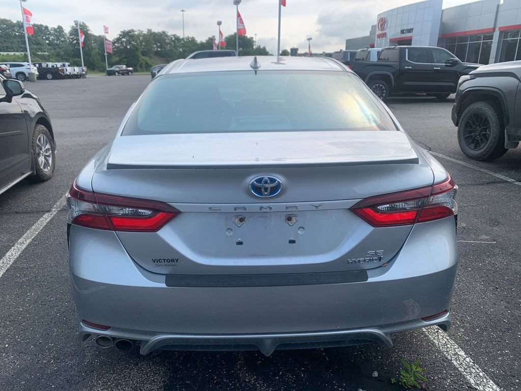 Used 2022 Toyota Camry SE w/ Cold Weather Package FWD image 3