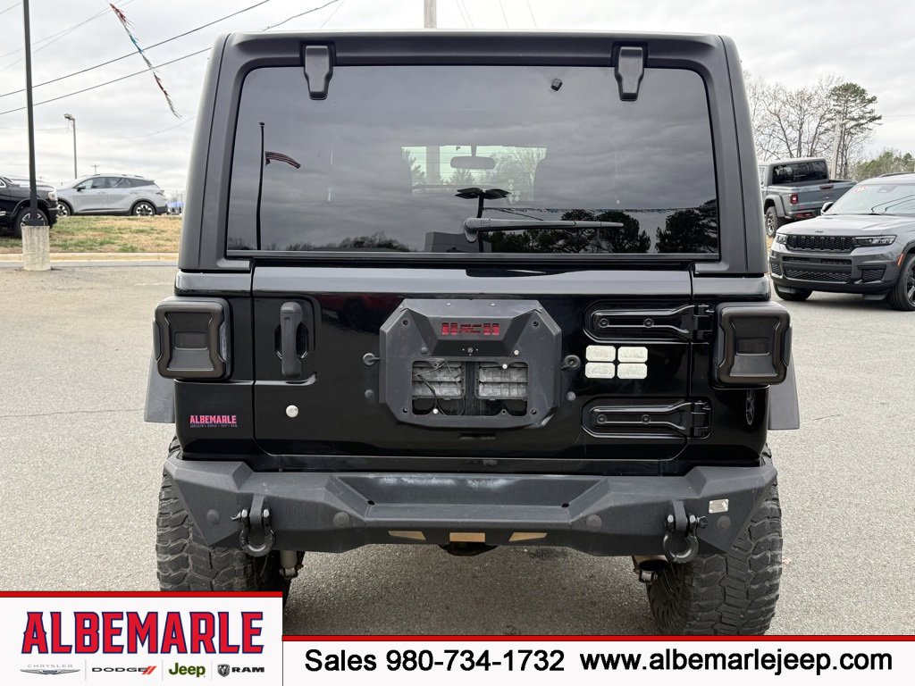 Used 2019 Jeep Wrangler Unlimited Sahara w/ Cold Weather Group image 4