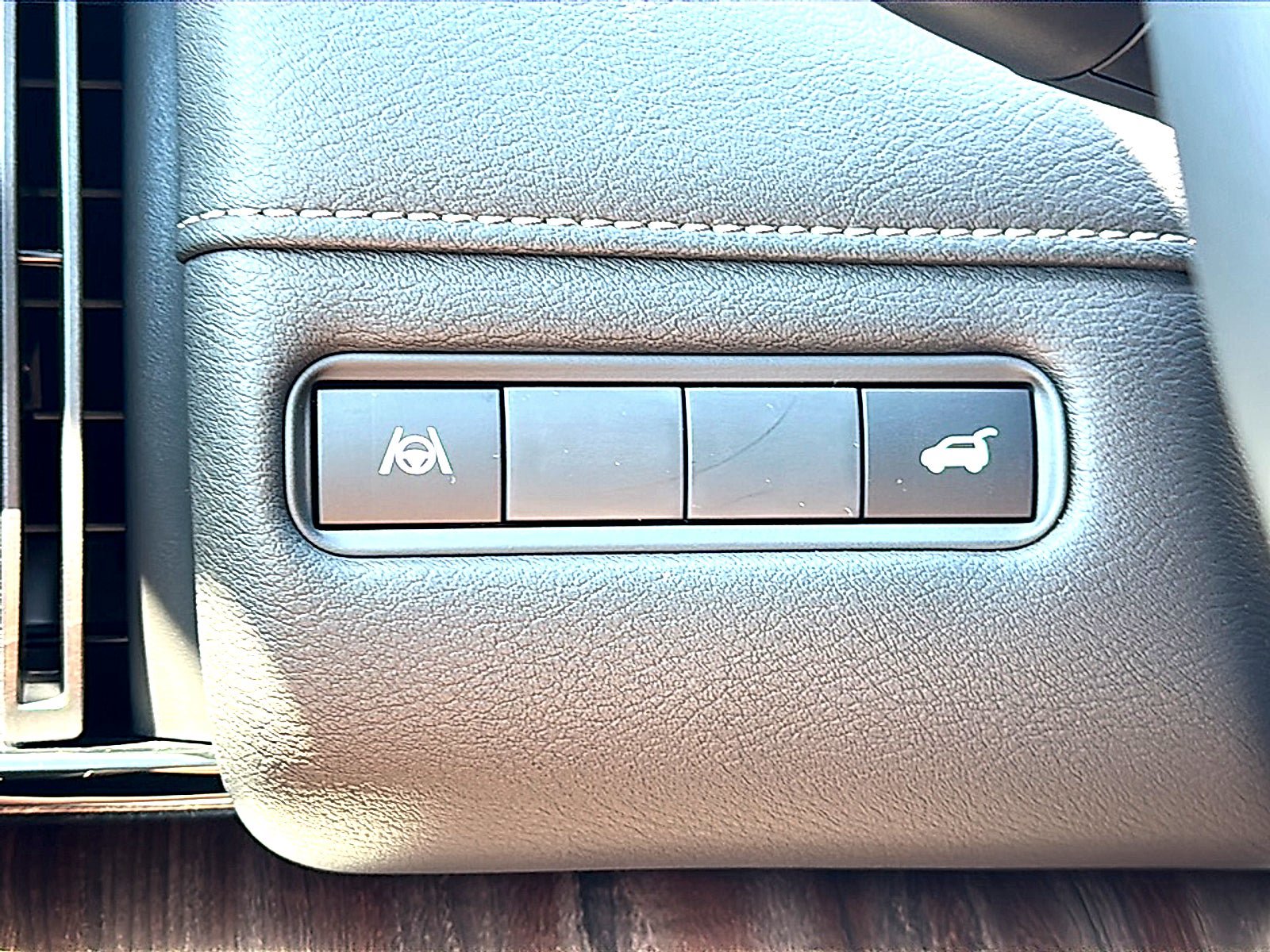 New 2026 Nissan Armada SL w/ Captain's Chari Seat Package AWD/4WD image 26