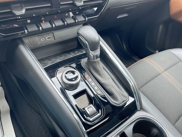 Used 2024 GMC Canyon AT4 image 15