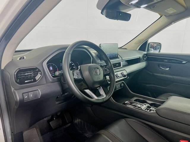 Used 2025 Honda Pilot EX-L image 11