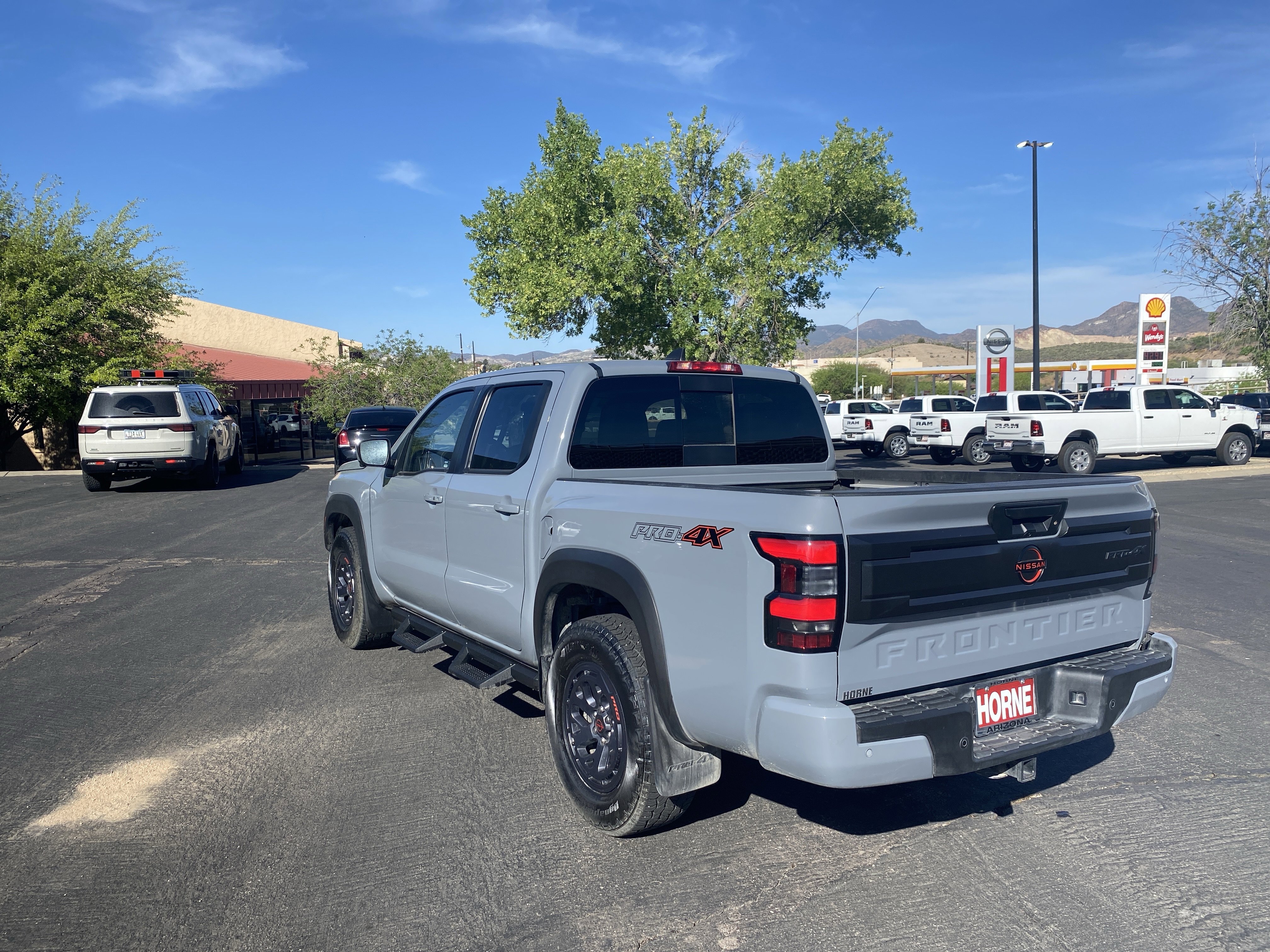 Used 2025 Nissan Frontier PRO-4X w/ Pro Convenience Package image 2
