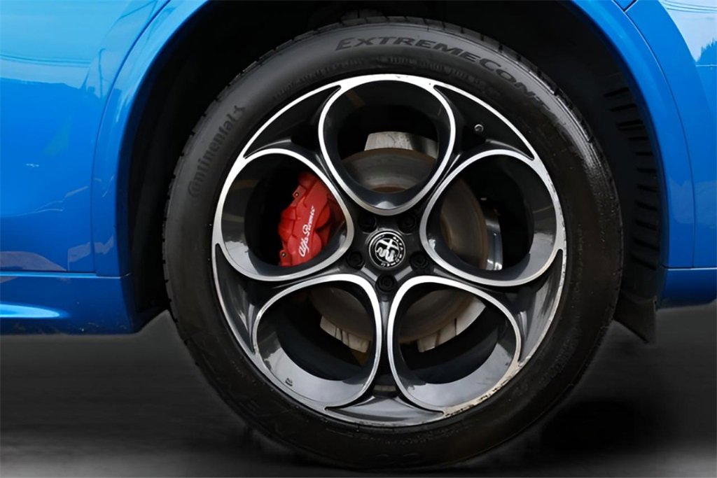 Used 2023 Alfa Romeo Stelvio Veloce image 27