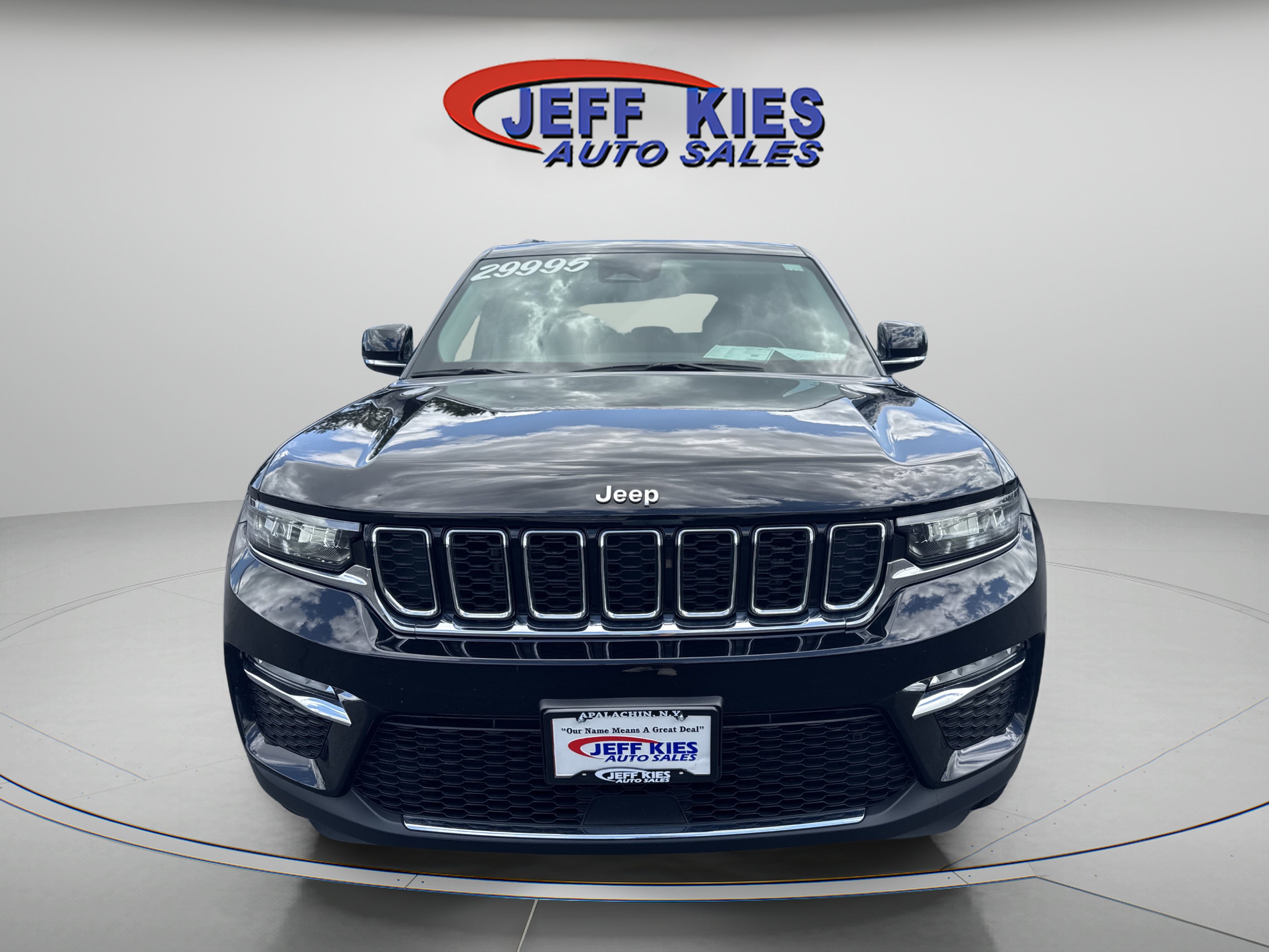 Used 2022 Jeep Grand Cherokee Limited AWD/4WD image 2