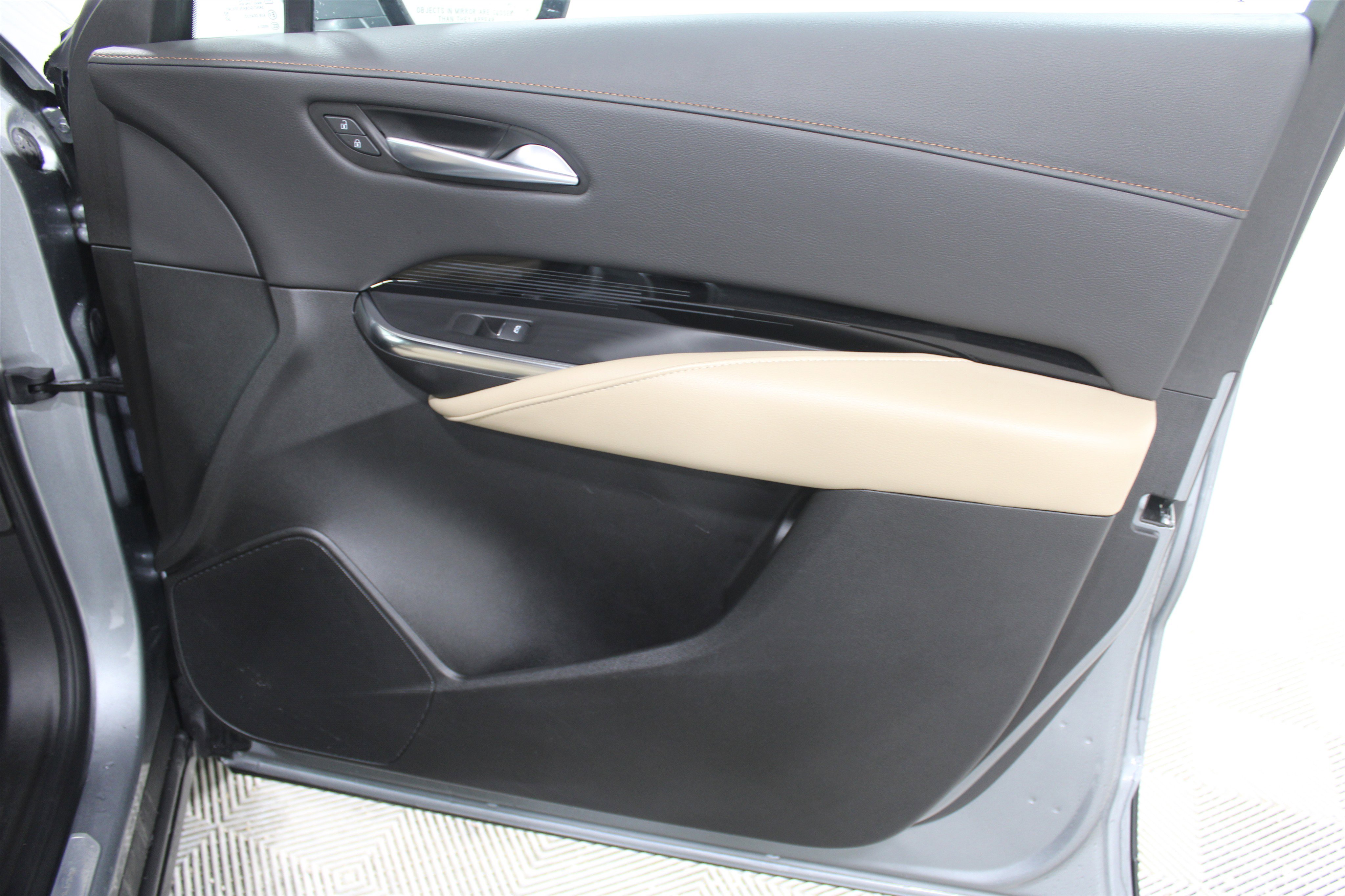 Used 2024 Cadillac XT4 Luxury w/ Cold Weather Package image 25